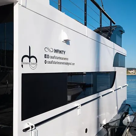 Casa Flotante Botel Sanxenxo