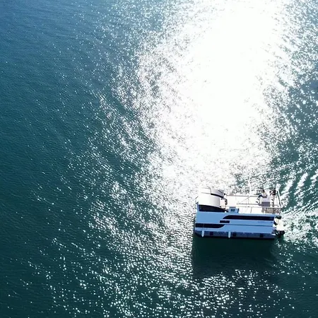 Botel Casa Flotante *